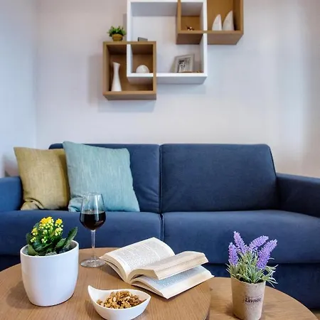 Elia Apartment Néa Péramos